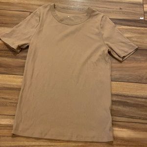 Orange-brown tee